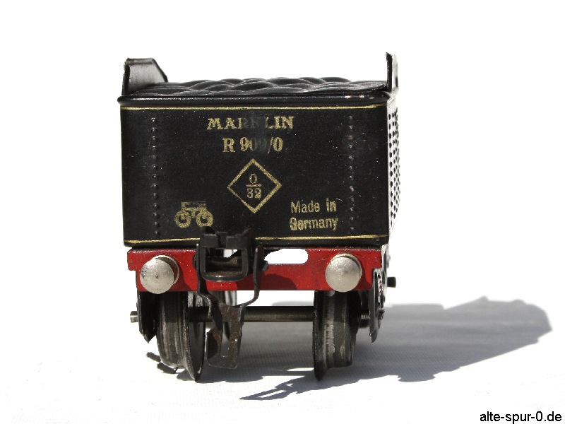 r6612900_maerklin_dampflokomotive_2-achsig_20_volt_schwarz_mit_tender_detail_tender_hinten.jpg