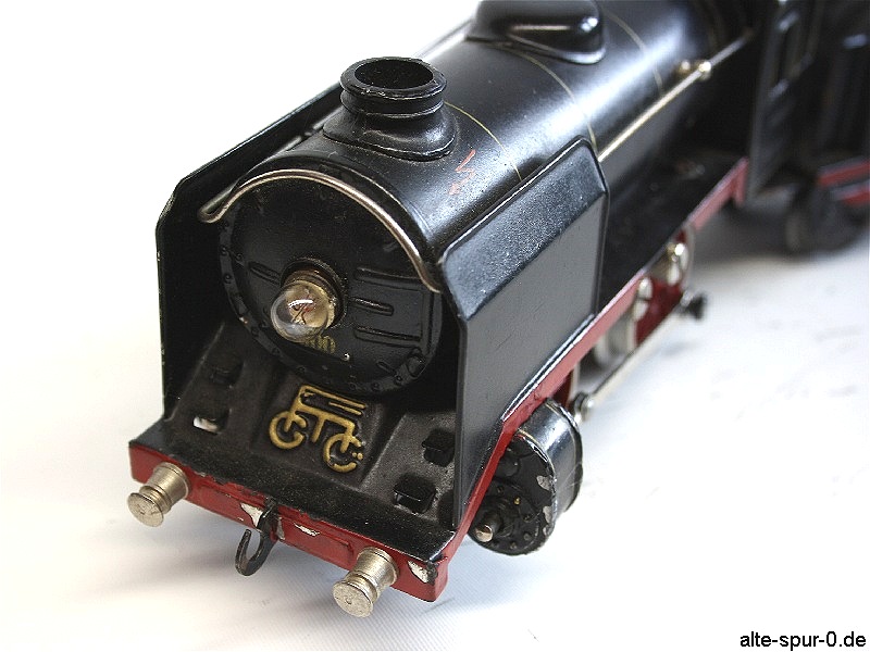 r66_12900_maerklin_dampflokomotive_2-achsig_20_volt_schwarz_mit_tender_front.jpg