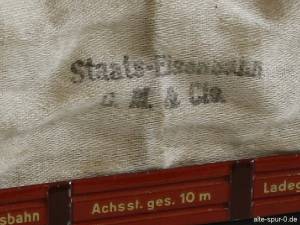 18520, Mäeklin, Planwagen, 4-achsig, Aufdruck: "Staats-Eisenbahn", "G. M. & Cie."