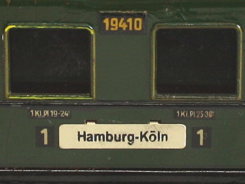19410_personenwagen_4-achsig_gruen_detail_kennzeichnung.jpg