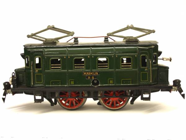 Märklin RS 910, 2-achsig, grün, mit zwei starren Pantographen