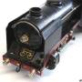 r66_12900_maerklin_dampflokomotive_2-achsig_20_volt_schwarz_mit_tender_front.jpg
