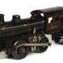 r_13040_maerklin_dampflokomotive_2-achsig_20_volt_schwarz_mit_tender_lampe_schraeg.jpg